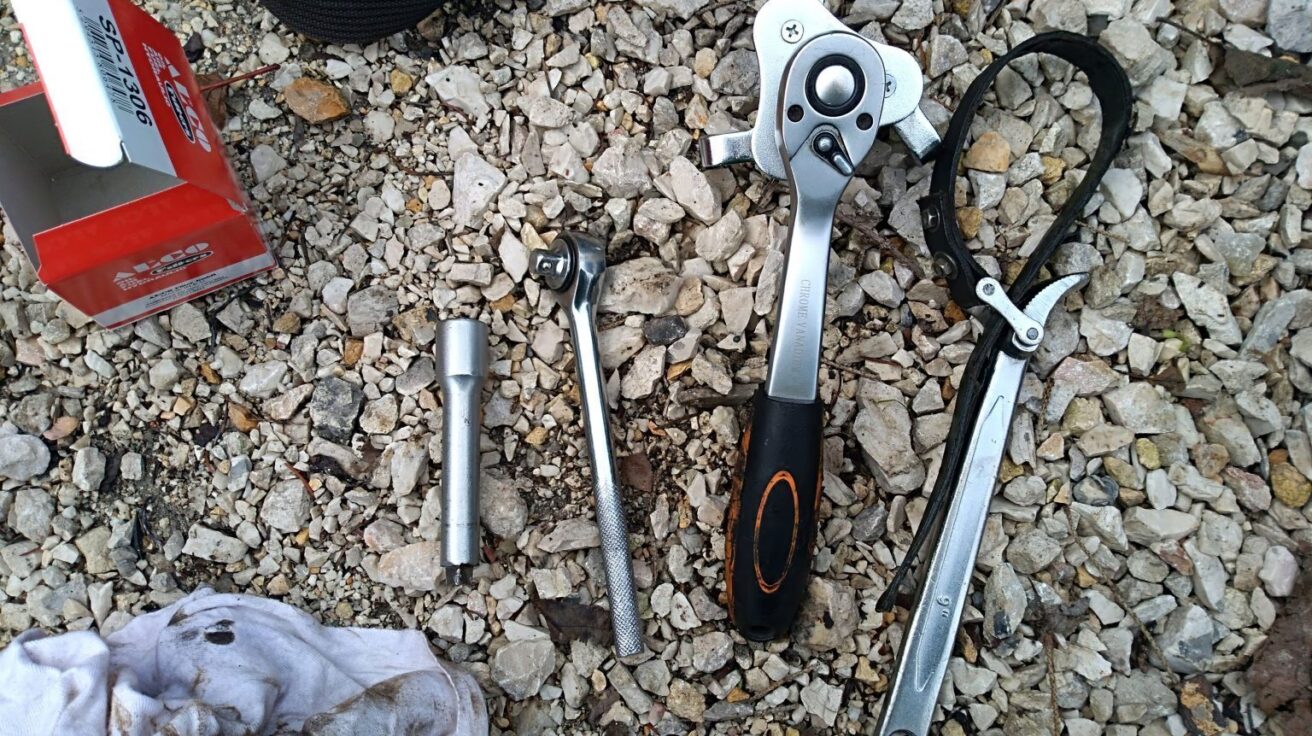 AUTÓK A TENGER FELÉ – avagy alternatív történetmesélés a Jelenarchívummal, a Néprajzi Múzeum fotó- és történetgyűjtõ kampányával