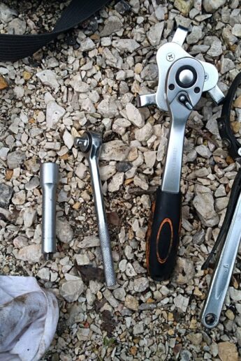 AUTÓK A TENGER FELÉ – avagy alternatív történetmesélés a Jelenarchívummal, a Néprajzi Múzeum fotó- és történetgyűjtõ kampányával