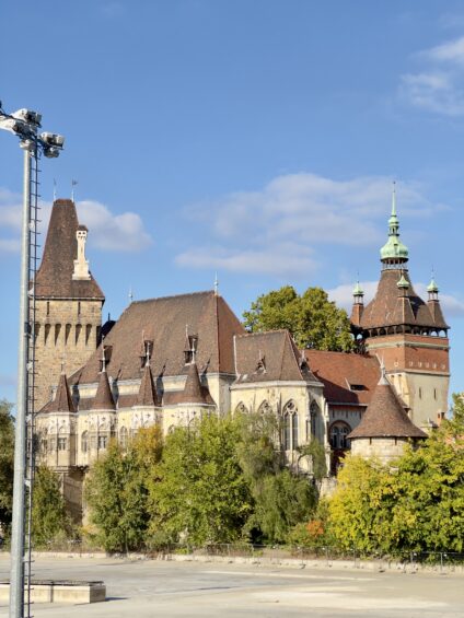 The Timeless Gate of Heroes: A Journey Through Budapest’s Vajdahunyad Castle