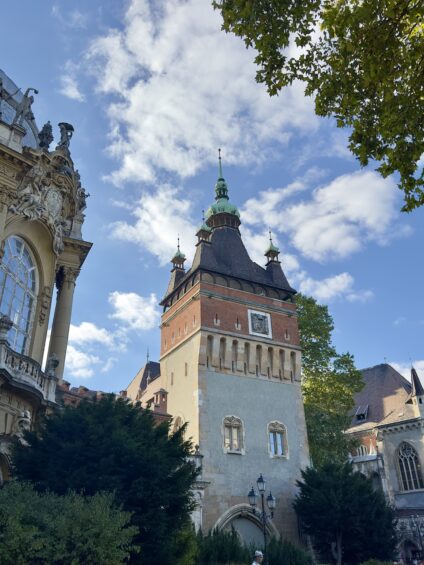 The Timeless Gate of Heroes: A Journey Through Budapest’s Vajdahunyad Castle