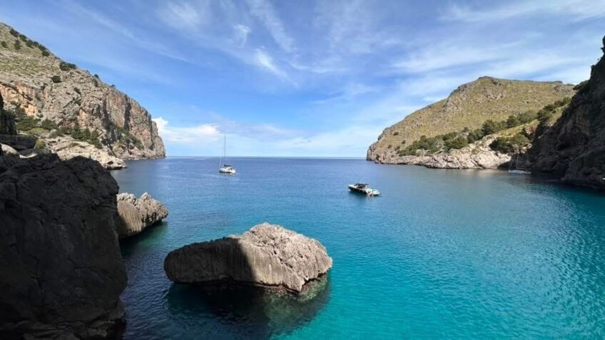 Mesesziget alpesi tájakkal