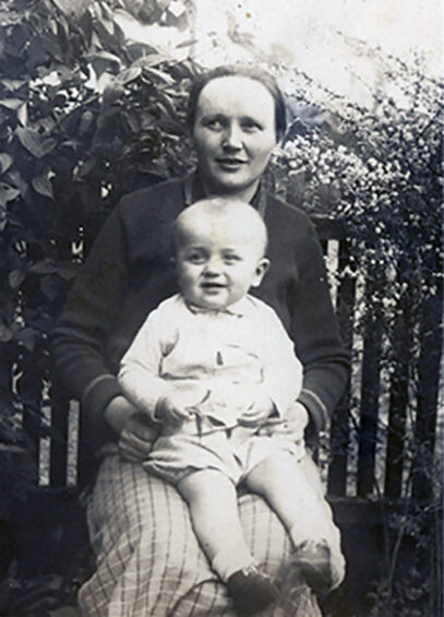 Anyák és gyermekek - négy generáció egy mozdulatban