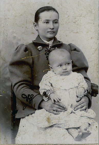 Anyák és gyermekek - négy generáció egy mozdulatban